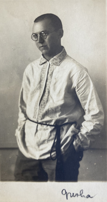 Photo of a man, with 'Grisha' handwritten below